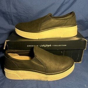 Dr. Scholls- EVERYWHERE, BLACK, 6.5 women QS